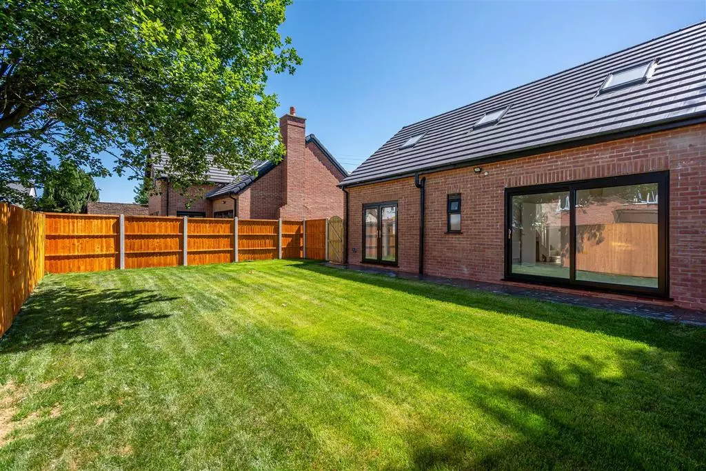 Brunslow Close photo 2