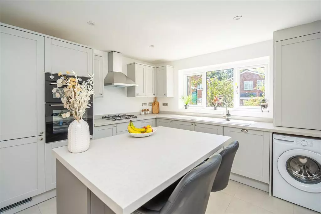 Brunslow Close photo 3