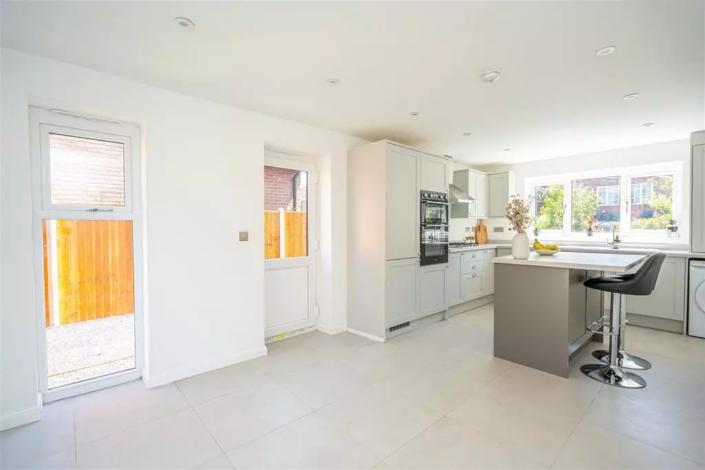 Brunslow Close photo 4